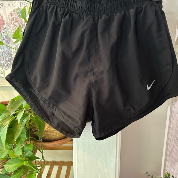 Nike Pants - Nike Black Athletic Shorts Lightweight Mid-Thigh